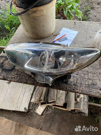 Продам фару на Mazda 6, поломанный пластик