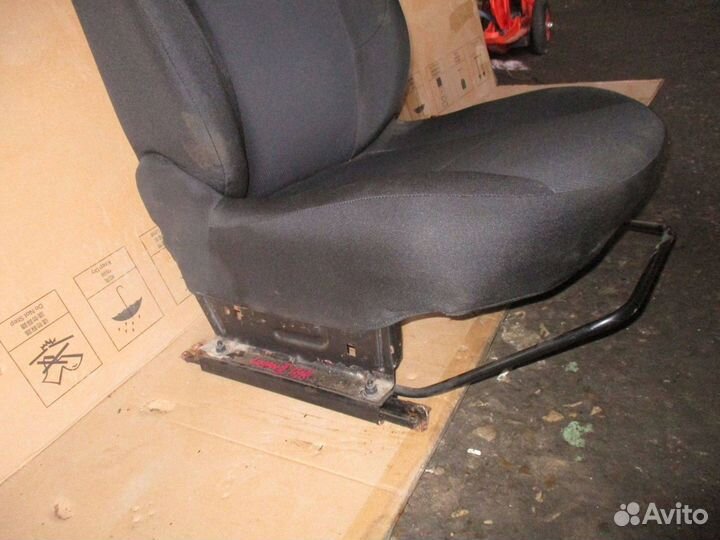Сиденье переднее правое Renault Logan 2