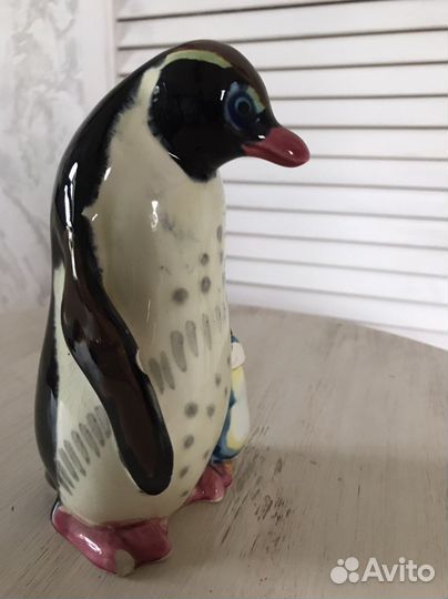 Фарфоровая статуэтка пингвин с пингвиненком