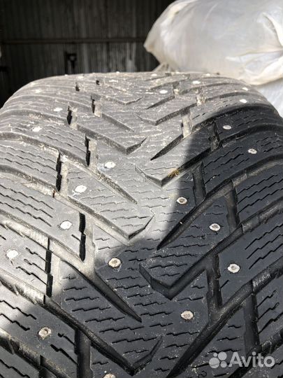 Nokian Tyres Hakkapeliitta 8 SUV 295/40 R20 110
