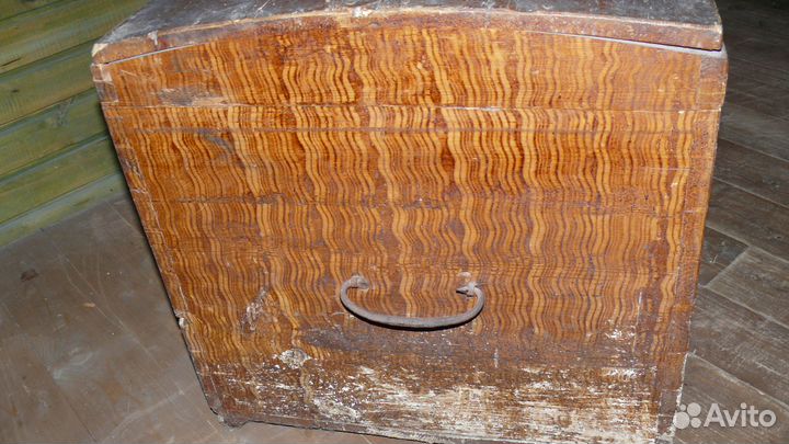 Сундук старинный