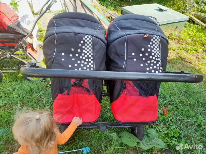 Коляска для двойни погодок