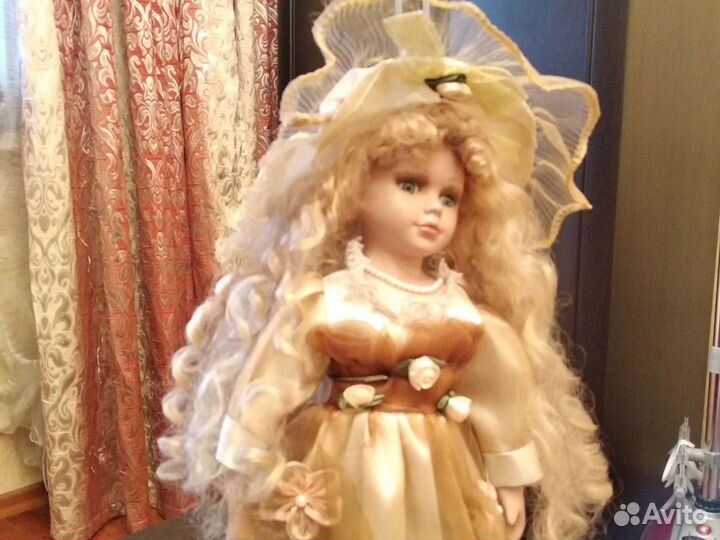 Кукла фарфоровая коллекционная