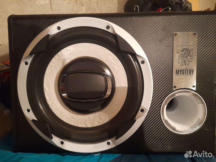 Активный сабвуфер в авто