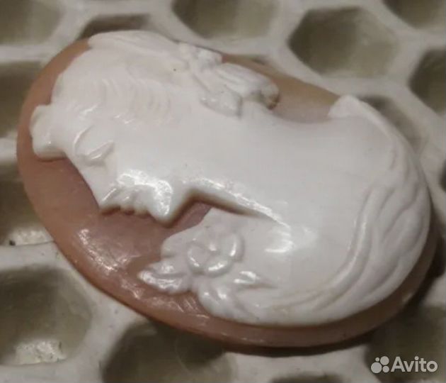 Антикварная камея на раковине Англия