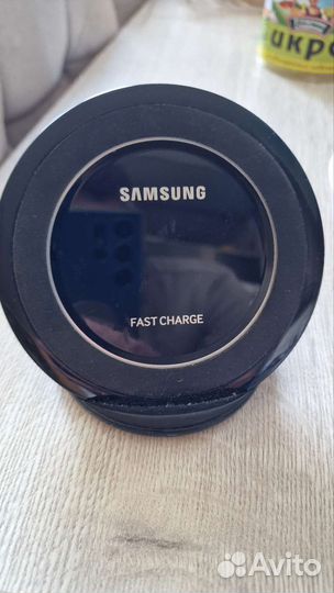 Беспроводная зарядка Samsung EP-NG930