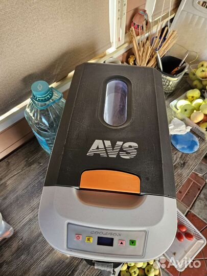 Автохолодильник AVS (220v. 12 v)