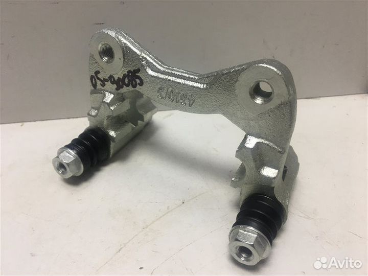 Скоба суппорта заднего Audi 80/90 (B3) 1986-1991