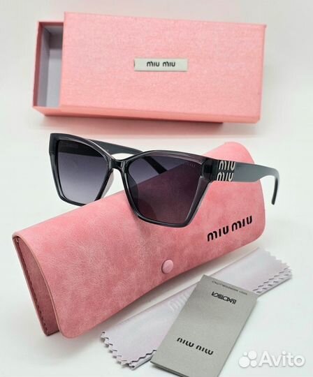 Солнцезащитные очки Miu Miu