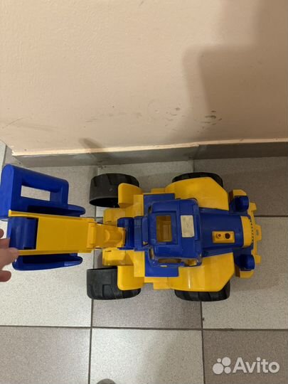 Трактор игрушки