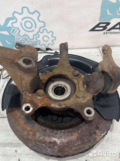 Кулак передний правый Toyota RAV 4 3