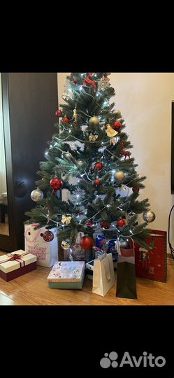 Елка искусственная с игрушками