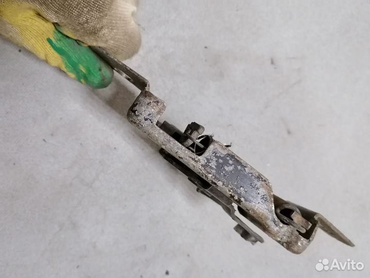 Замок капота Chrysler Concorde II 1998-2004