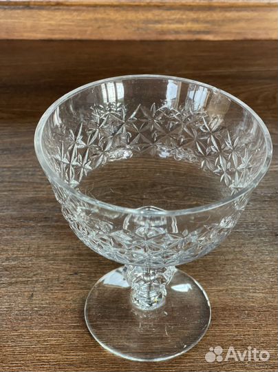 Вазочка на ножке