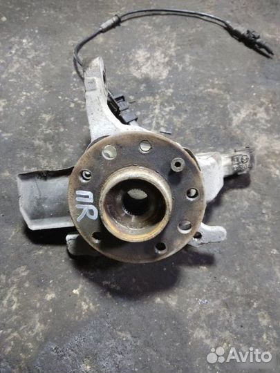 Кулак поворотный передний правый Opel Astra H