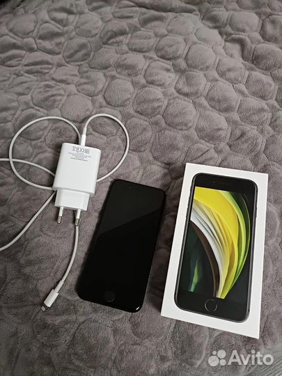Телефон iPhone se 2020