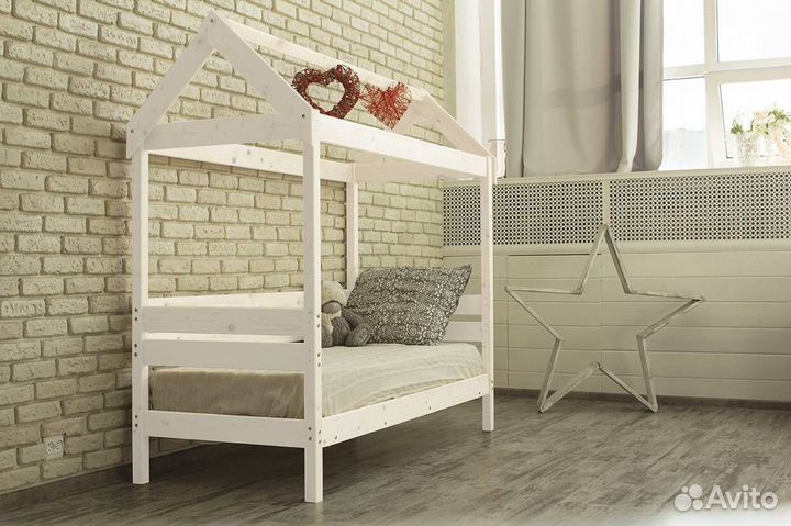 Кровать домик из дерева