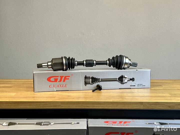 Приводной вал левый (привод) Ford Focus 2 МКПП