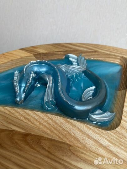 Менажница из дерева с драконом из смолы