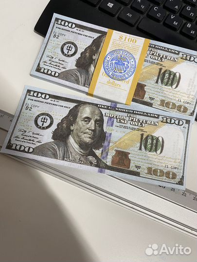Пачка 100 долларов с печатью казначейства