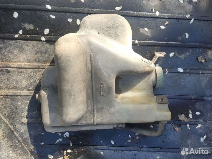 Расширительный бачок Ниссан Санни n13 1.7 дизель