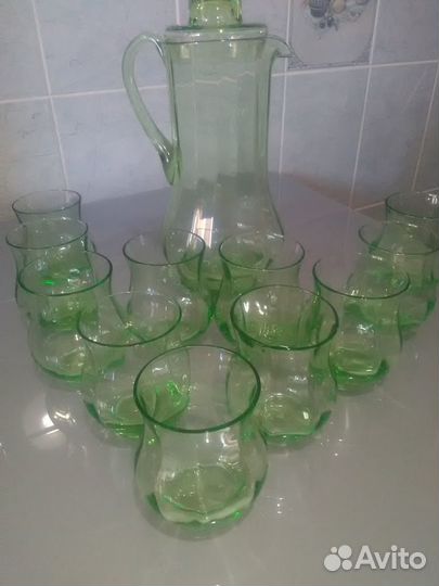 Набор из зеленого стекла