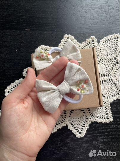 Бантики ручной работы с вышивкой