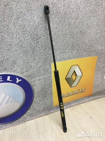 Амортизатор стойка багажника Renault sandero