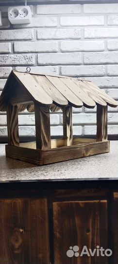 Кормушка для птиц и белок