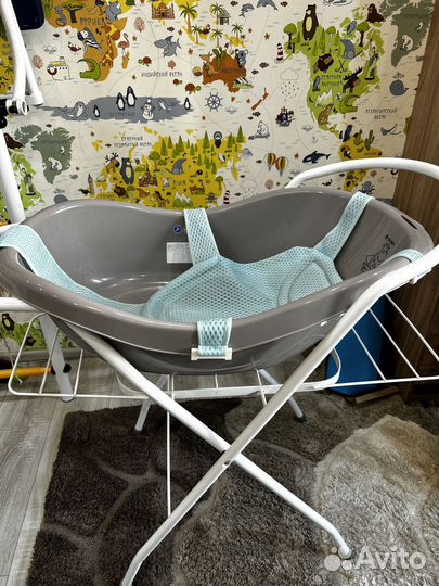 Подставка, ванночка и горка для купания малышей