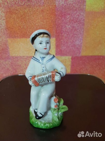 Статуэтки:Юный гармонист (Морячок)