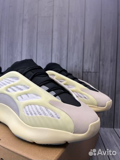 Шедевр Стиля: Мужские Adidas Yeezy Boost 700 v3