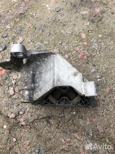 Опора двигателя на Logan, largus Almera 113753301R