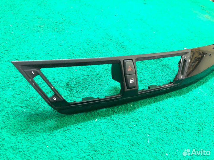 Декоративная накладка на торпедо Bmw X1 E84