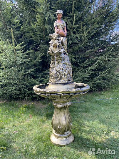 Фонтан девушка с кувшином из бетона ручной работы