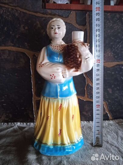 Фарфоровая статуэтка