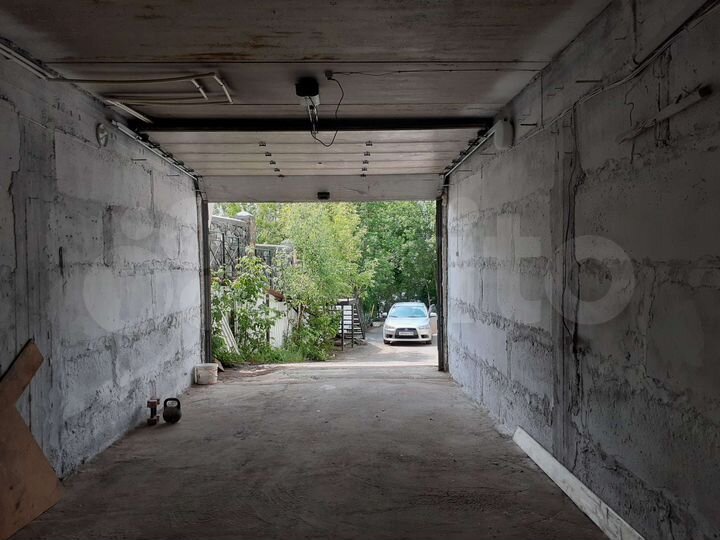 Гараж, > 30 м²