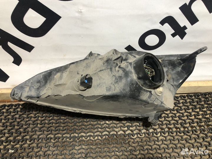 Фара передняя правая Фокус 1(Америка) Ford Focus