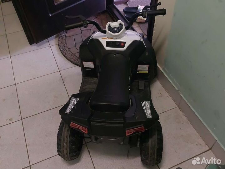 Детский квадроцикл на аккумуляторе