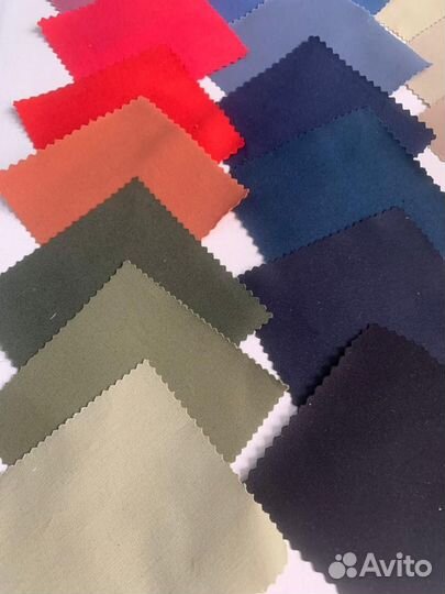 Набор разноцветных кусочков ткани для рукоделия