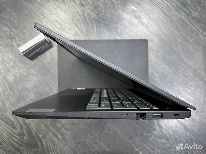 Нoвый ноутбук Lenovo V15 G3 i3/8/256