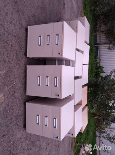 Тумбы на колёсах, с замком