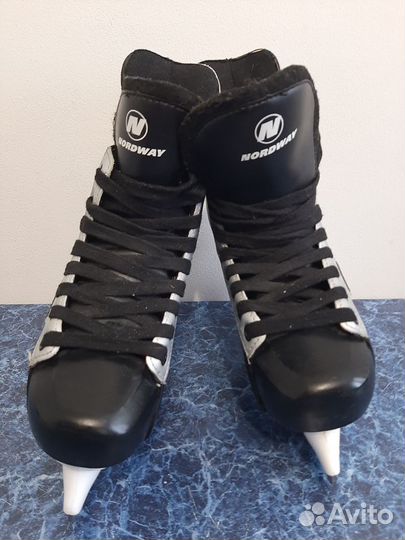 Коньки хоккейные