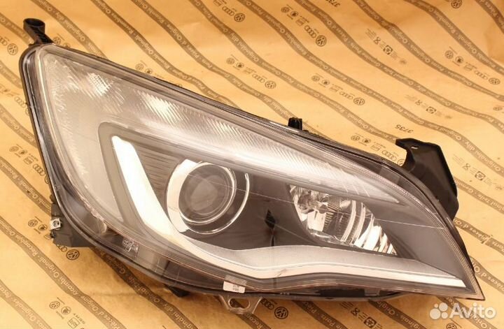 Фара правая opel astra 4 IV J 09-19 BI-xenon + LED