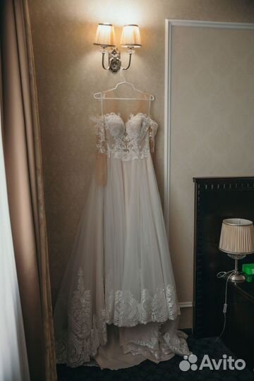 Свадебное платье со шлейфом