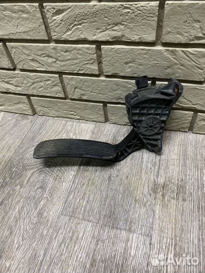 Ford Explorer Педаль газа