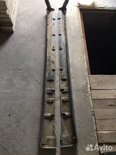 Пластиковые накладки на пороги