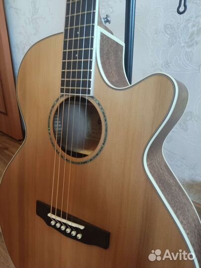 Электроакустическая гитара (массив)
