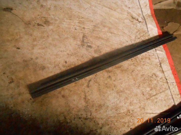 Уплотнитель стекла заднего правого (внутренний ) R