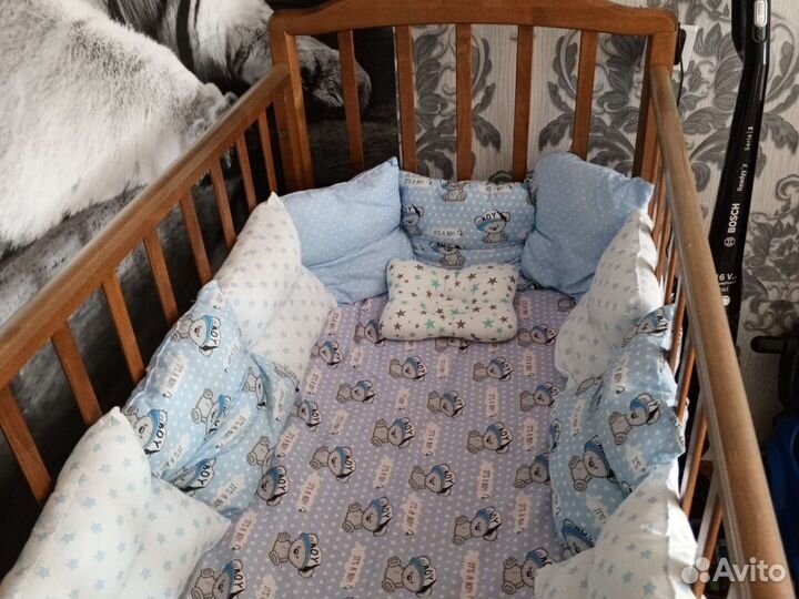 Детская кроватка с маятником и ящиком